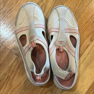 Easy Spirit Cream and Pink Women's Sneakers